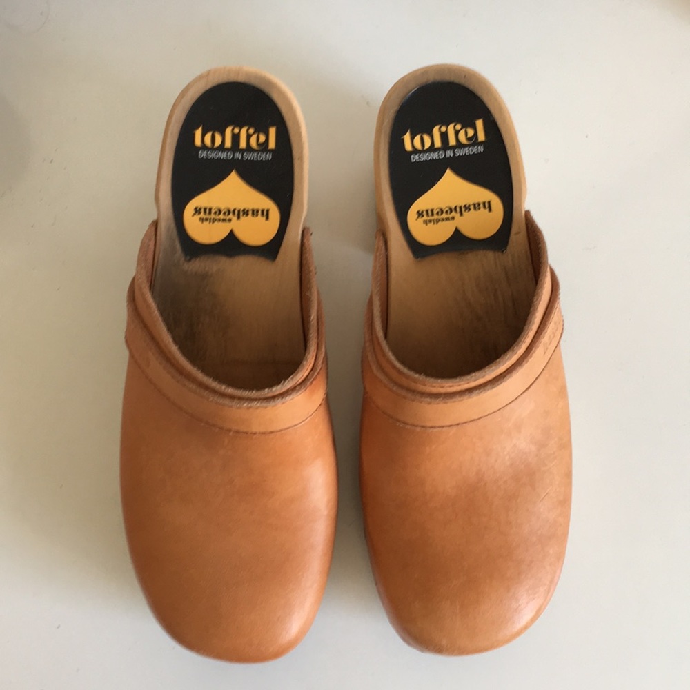 Brown Swedish Hasbeen clogs